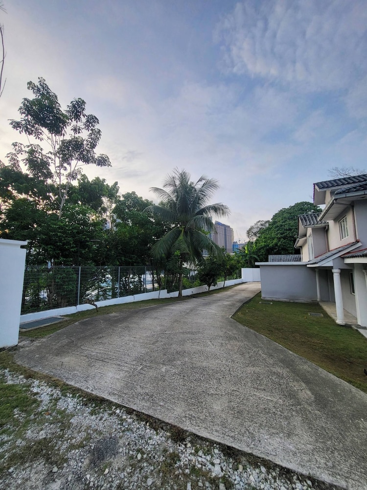 Luxury Tropical Bungalow in Damansara Golden Core