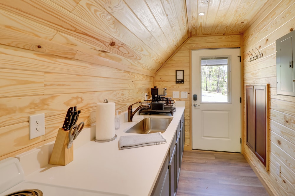 Cabin w/ Lake Access Near Talladega Nat'l Forest