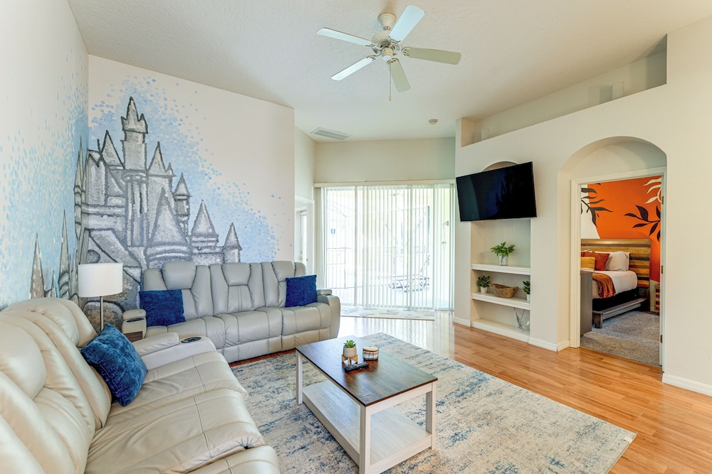 Walk to Tower Lake: Family Home in Gated Community