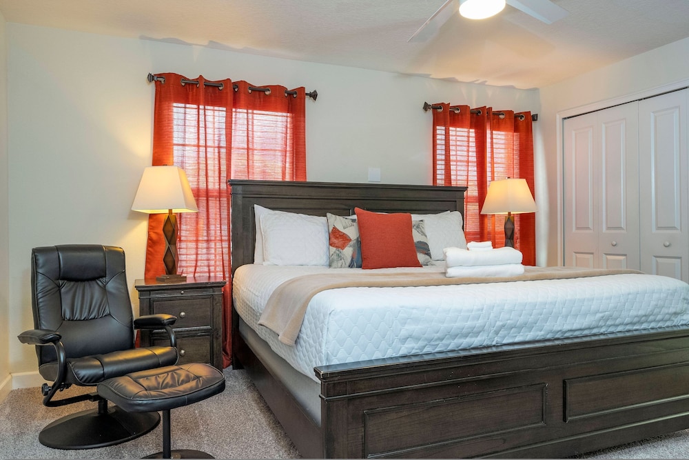 Storey Lake 4 BR With Private Pool