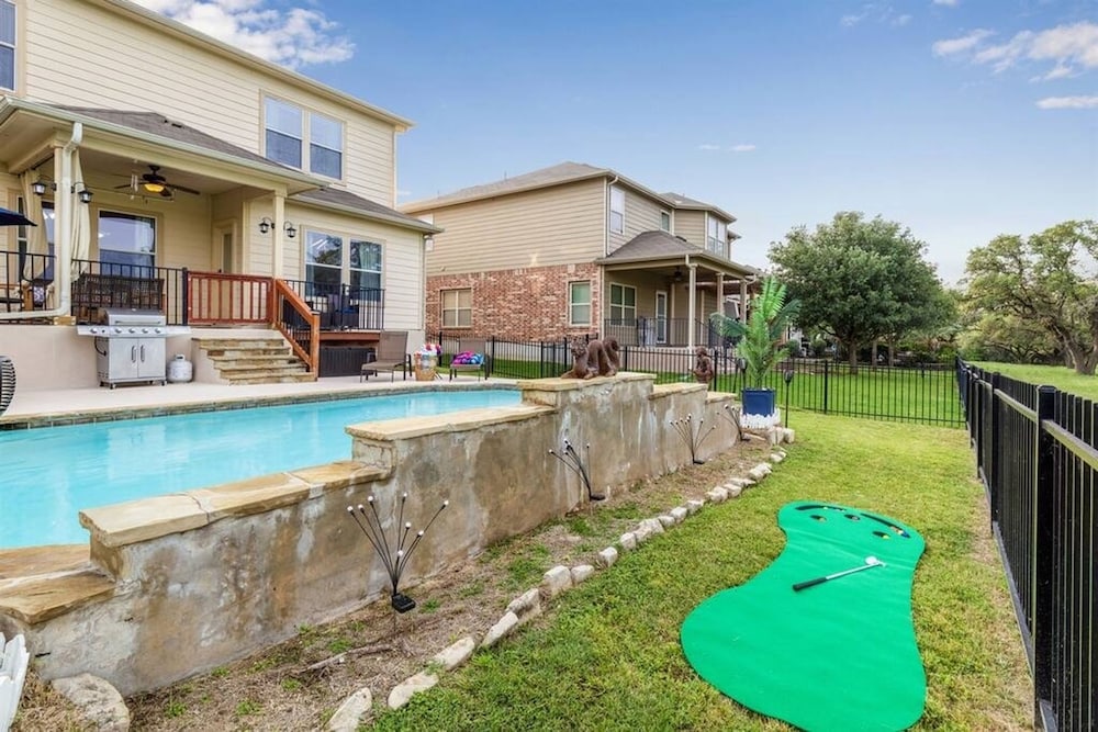 Serene Views Ideal For Long Stays Heated Pool