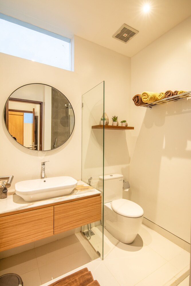 Mateo Villa Marvelous 6BR 2 Mins to Beach