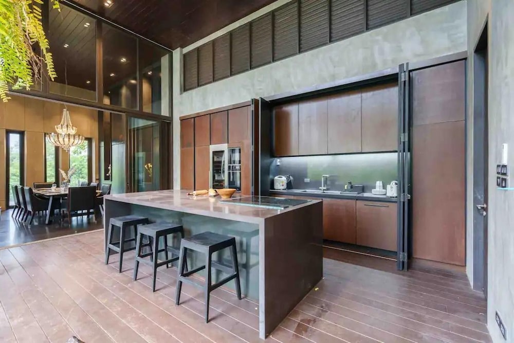 Luxury Pool Villa With Jacuzzi & Lift by Thonglor