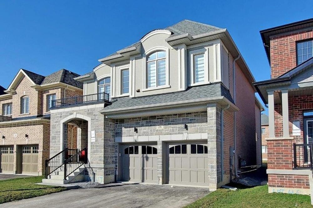 Georgina. New 4 Bedroom House Near Lake Simcoe