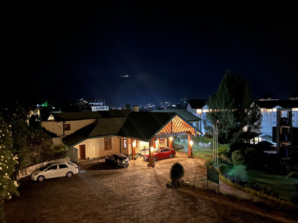 Tea Bush Hotel - Nuwara Eliya