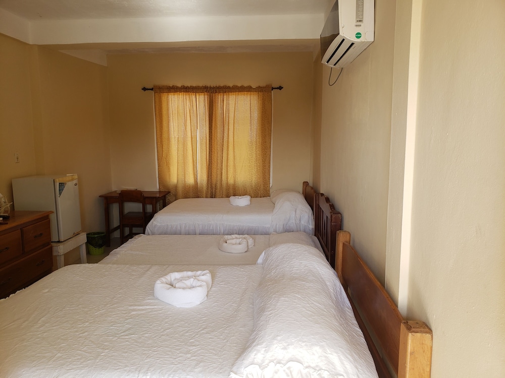 Belize Vacations - Pal's on the Beach - A Gold Standard Hotel - Property Image 4