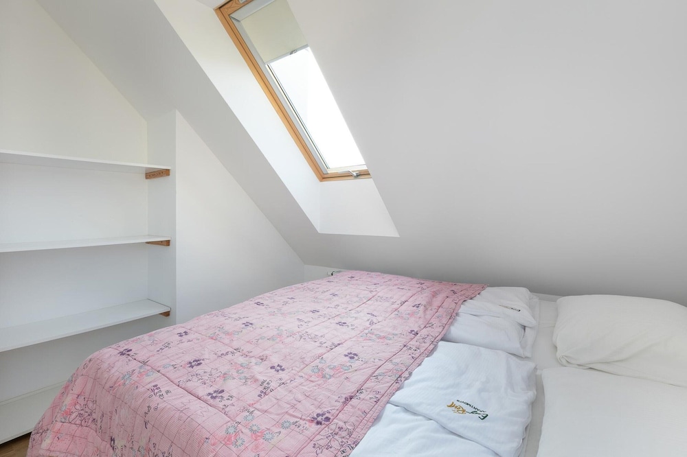 Holiday Home, 3 Bedrooms, Private Garden