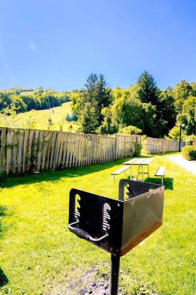 Updated Blue Mountain studio North Creek