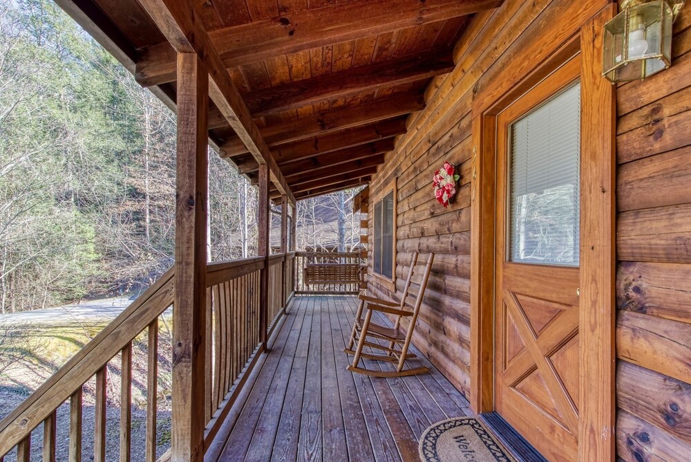 Er259- Country Charm Great Location, Close To Town 2 Bedroom Cabin by RedAwning view 2