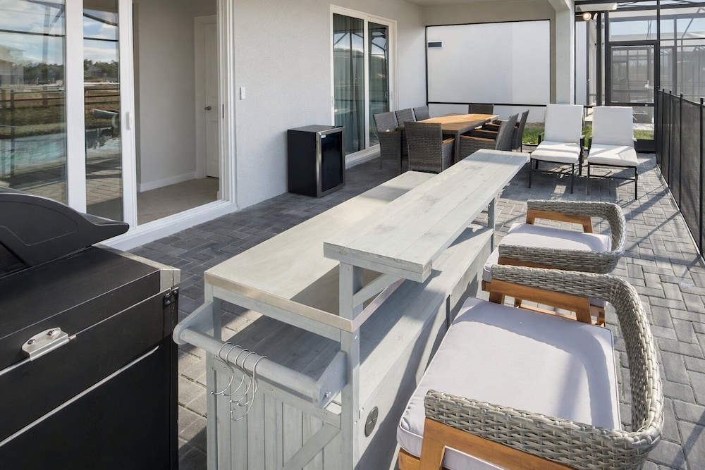 Luxury 5BR Home w/ Pool, Cinema & Game Room