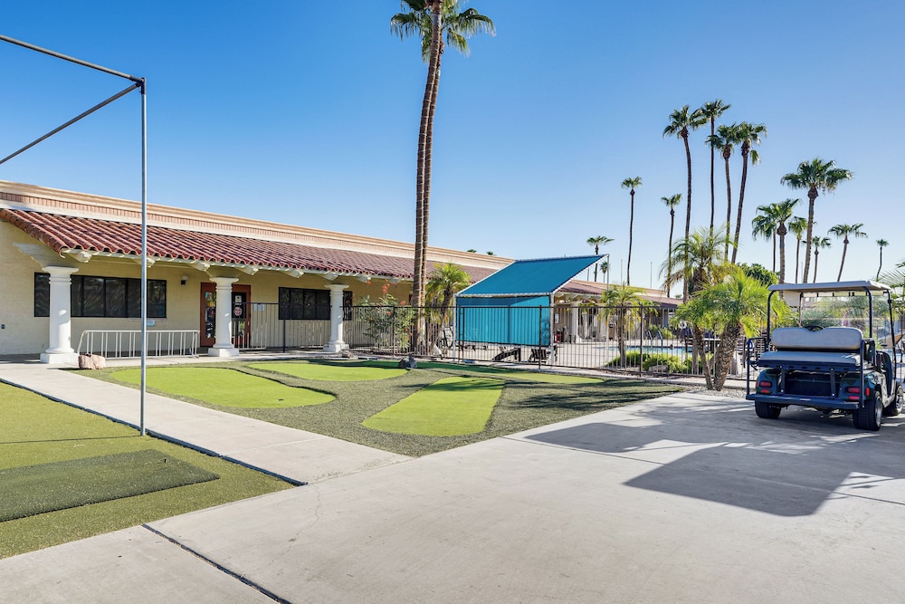 Pool, Hot Tub & Tennis Courts: Yuma Home Near Dtwn