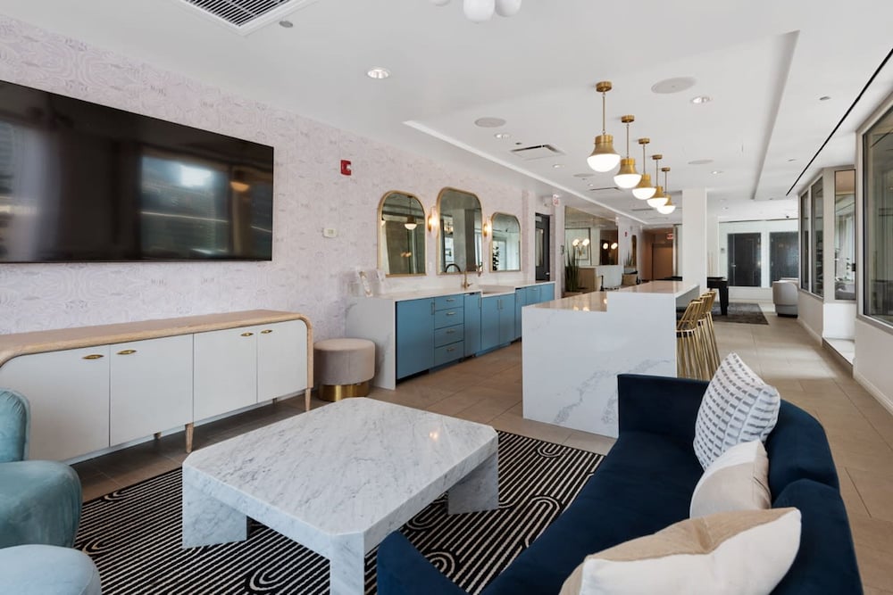 Lake View Penthouse Top Amenities Unit Laundry