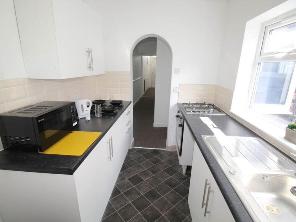 Townhouse @ Victoria Road Stoke view 5