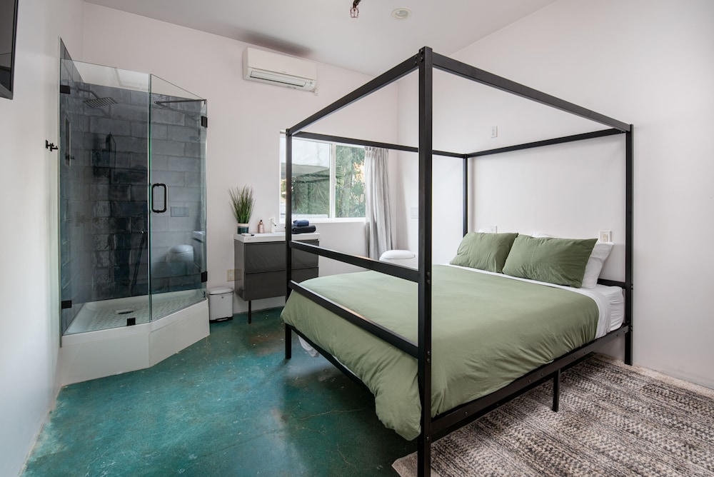 House of Trestles - Hostel