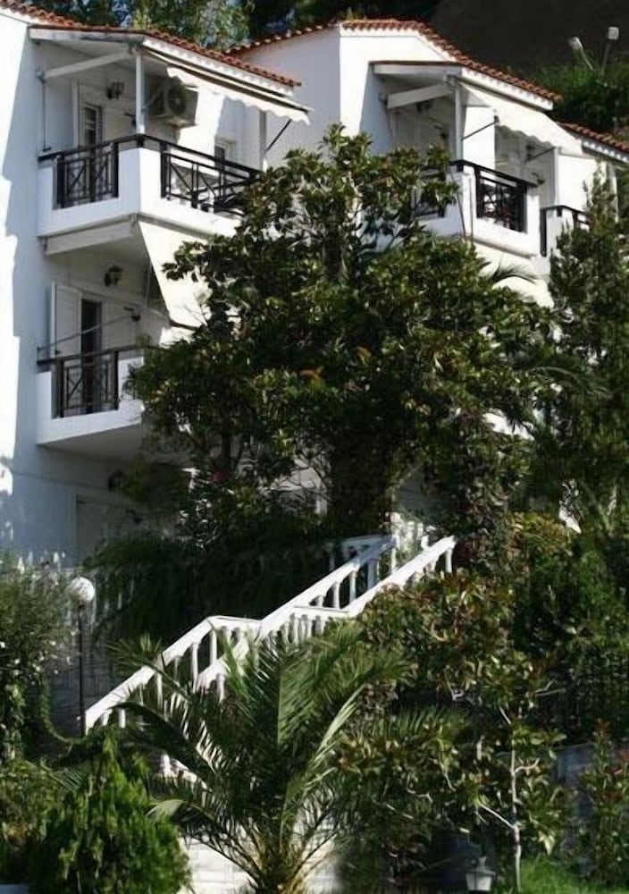 Dennis House
