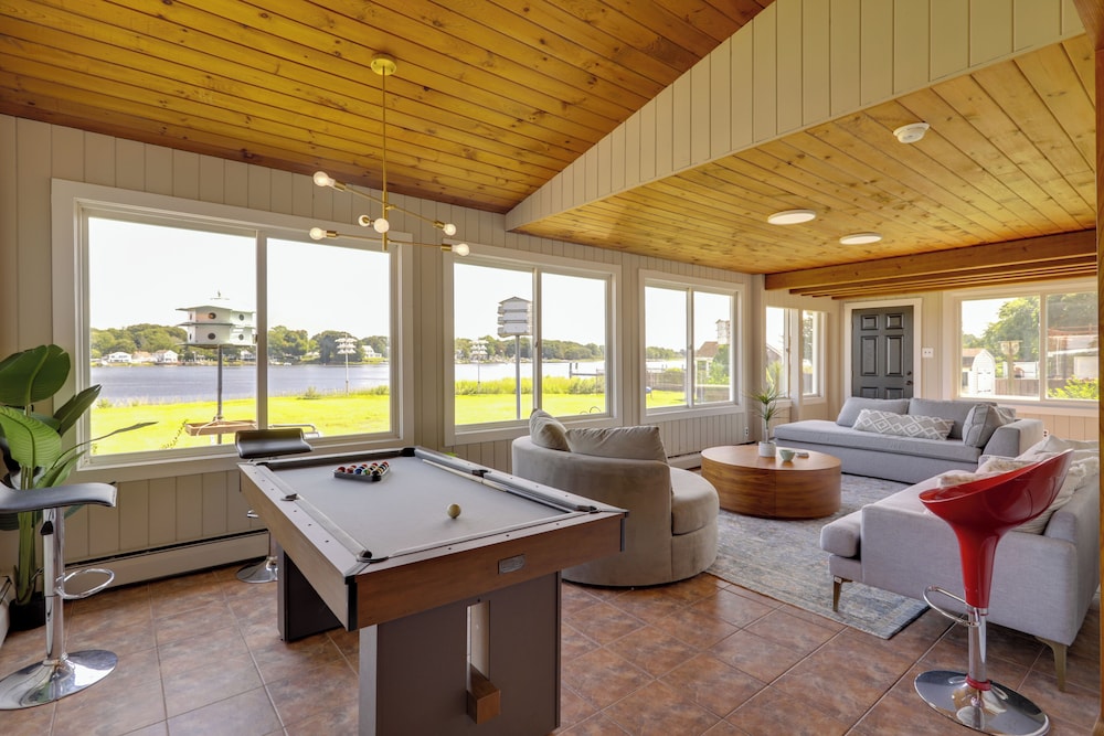 Waterfront Barrington Estate With Hot Tub!