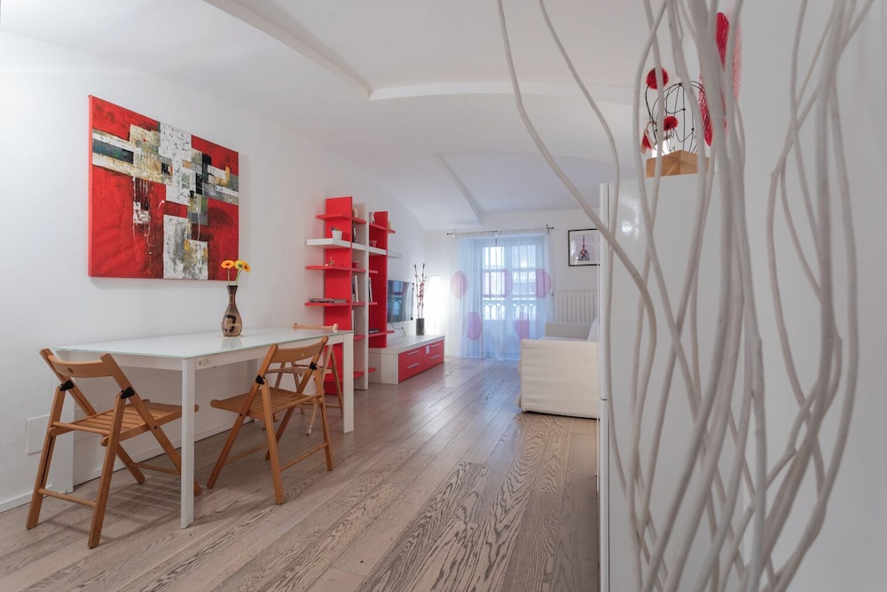 Red Studio near Porta Nuova