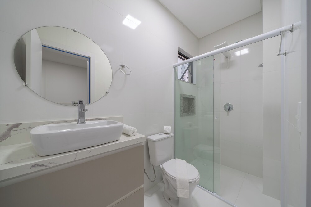 Apt w/ Balcony & Bbq, 650m to Beach Rgo0502