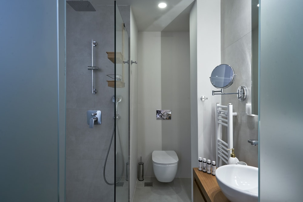 Ilisia Park Contemporary 2BD Condo