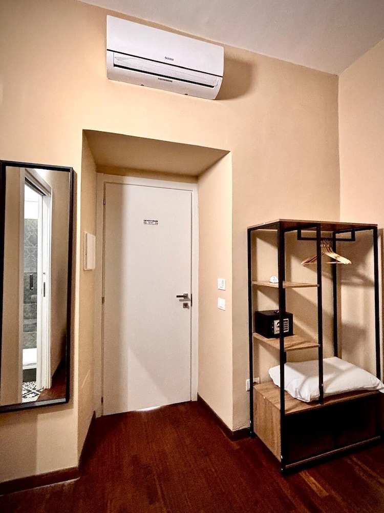 Le vie di San Pietro guest house