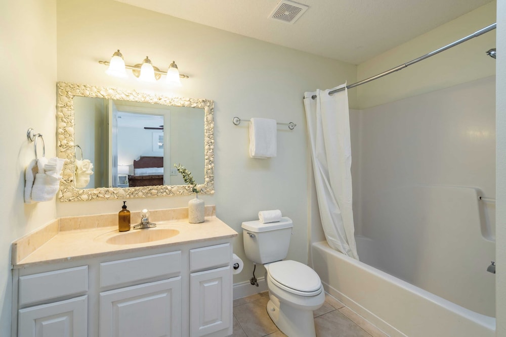 Sleeps 36 2 Homes, Walk to Beach, Priv Pool + Hot Tub Tidal Wave & Seacrest