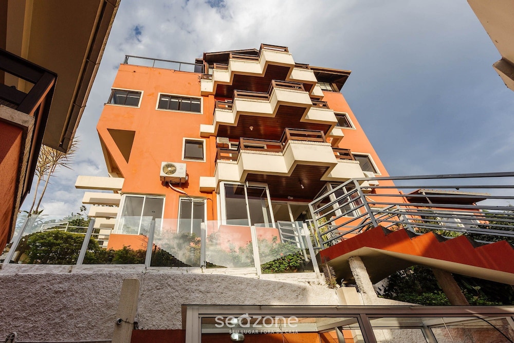 JOFs Apartamentos c Piscina e Vista Mar