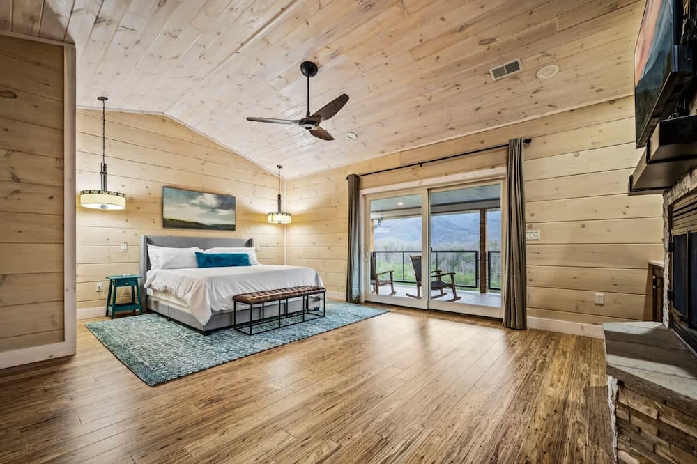 Sleeps18 Views 2 Hottubs Family Reunion Retreat