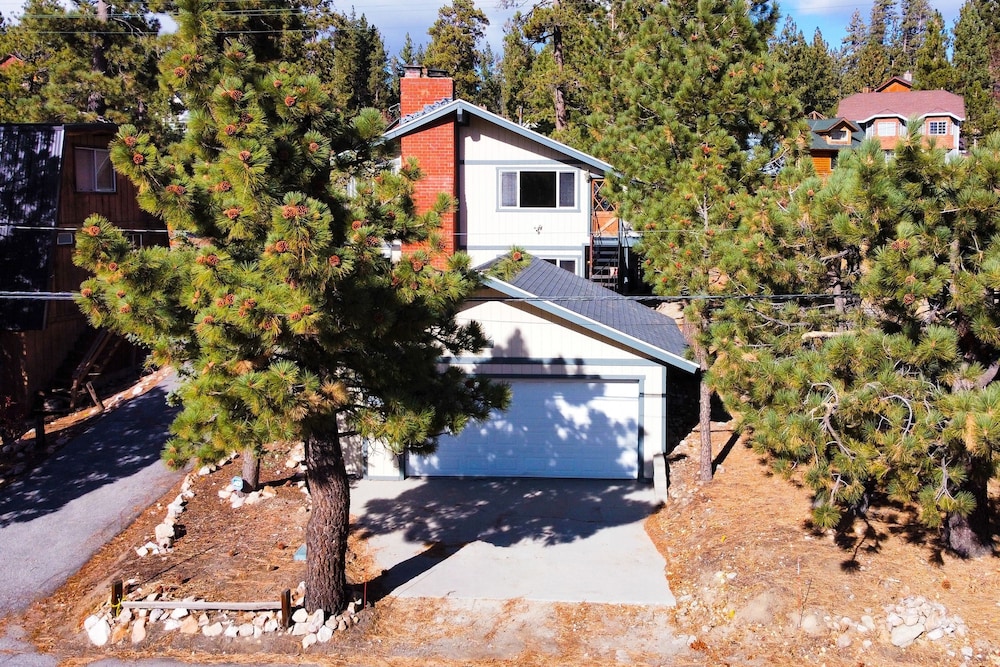 Lakeside in Bearadise by Avantstay Gorgeous Mountain Cabin in Boulder Bay
