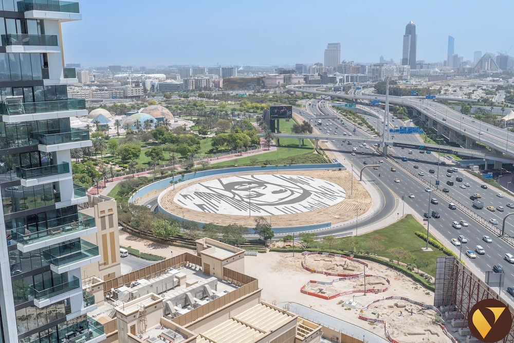 Vogue Near Metro Park & Dubai Frame