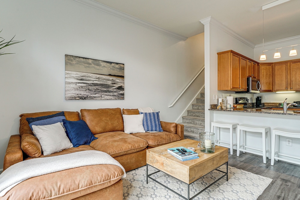 4 Mi to Ocean: Modern Townhome in Wilmington!