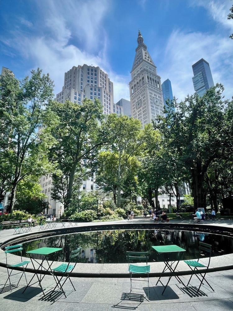 Salute de Madison Park Apartments