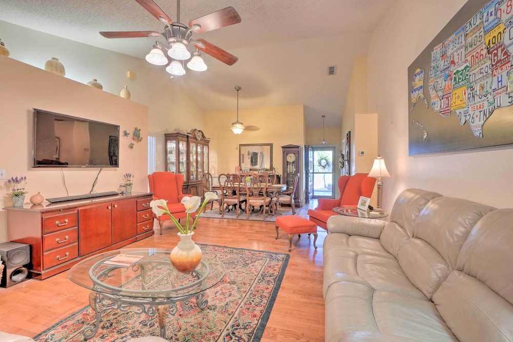 Tampa Home w/ Hot Tub ~ 15 Mi to Downtown!