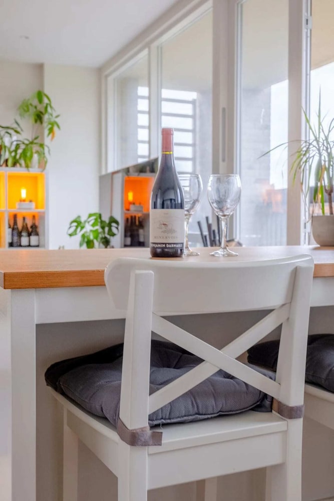 Modern 2 Bedroom Flat in Elephant and Castle