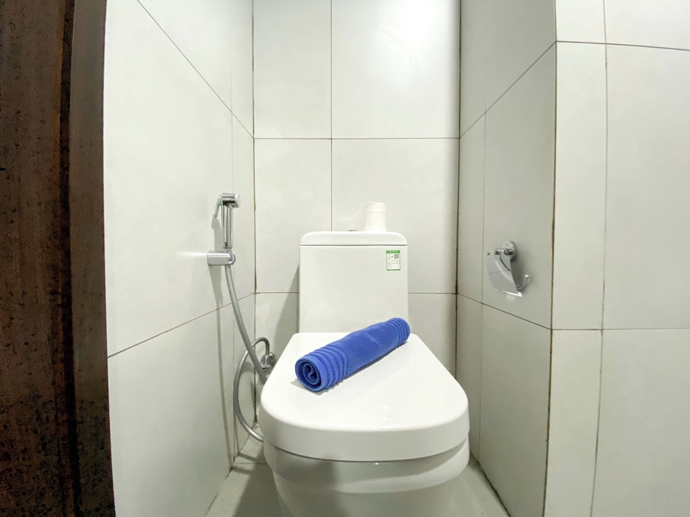 White Toned Style Studio At Lrt City Bekasi Apartment