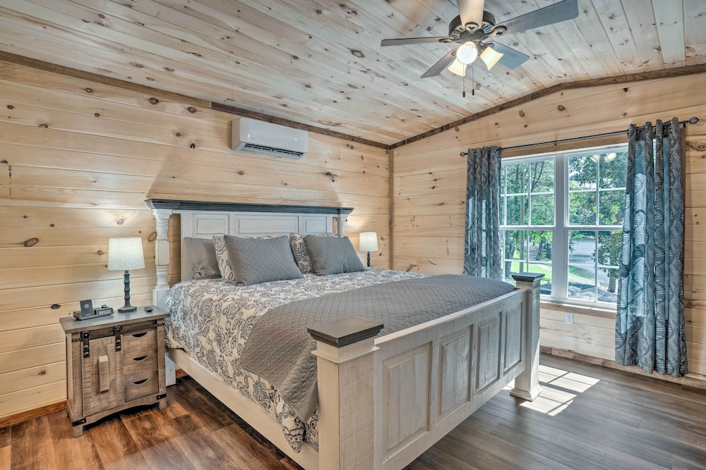Lakeside Cabin w/ Kayaks: Near Cloudland Canyon! view 5