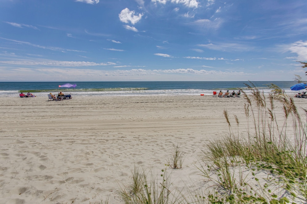 Direct Beach Access! Walkable Condo on Ocean Blvd