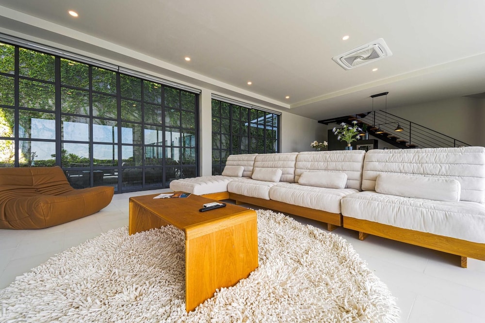 Luxury 5 Bedroom Pool Villa KH-C1