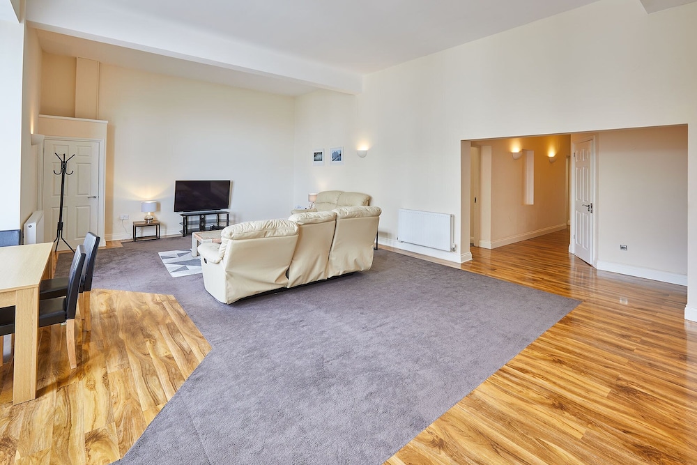 Whitley Bay Vacations - Host Stay Sea View Montague Apartments - Property Image 13