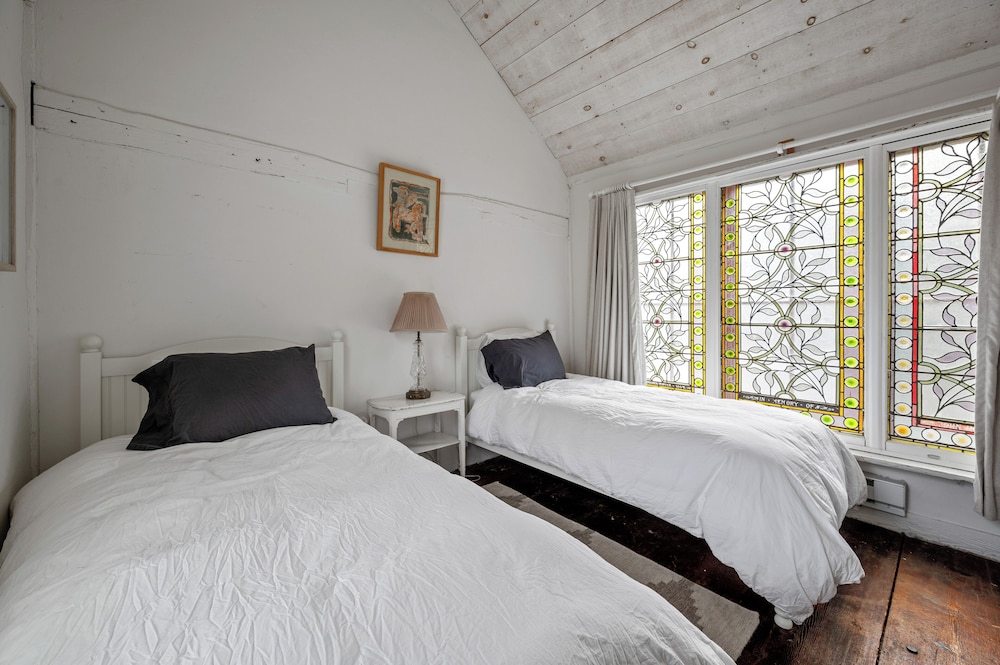 Renovated Grand Woodstock Barn