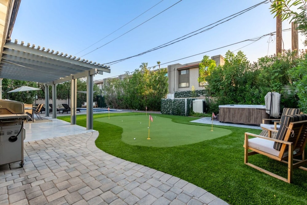 Ochenta Modern Retreat Htd Pool Spa Putt Grn Gym