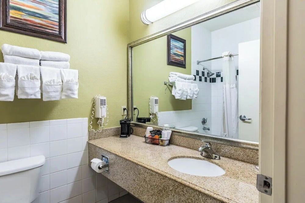CasaBlanca Inn & Suites Houston