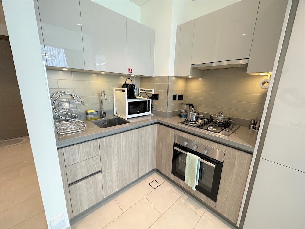 Easygo-indulging 1bdr Sobha Waves