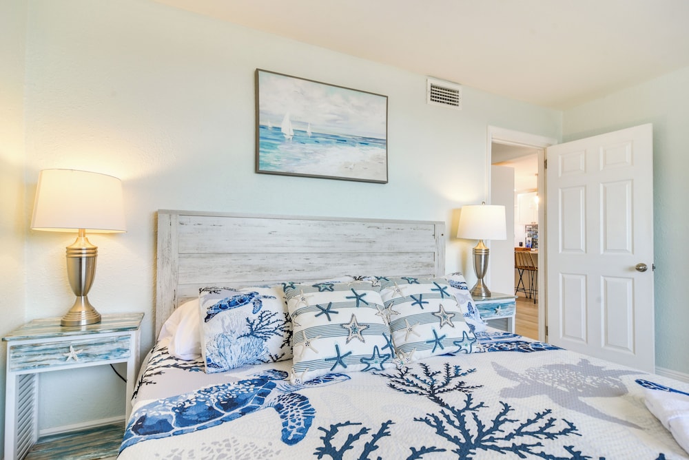 Condo at Upham Beach Park w/ Heated Pool Access!