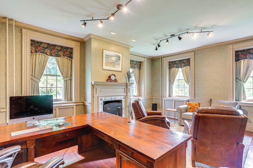 8 Mi to Reading: Spacious Farmhouse Retreat!