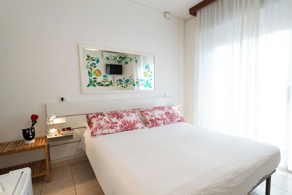 Le Petit Hotel