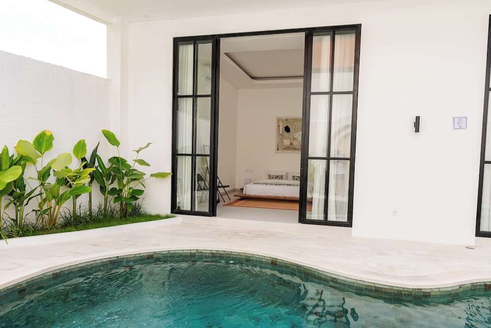 Tropical 2BR Private Villa, 6min Pererenan Beach