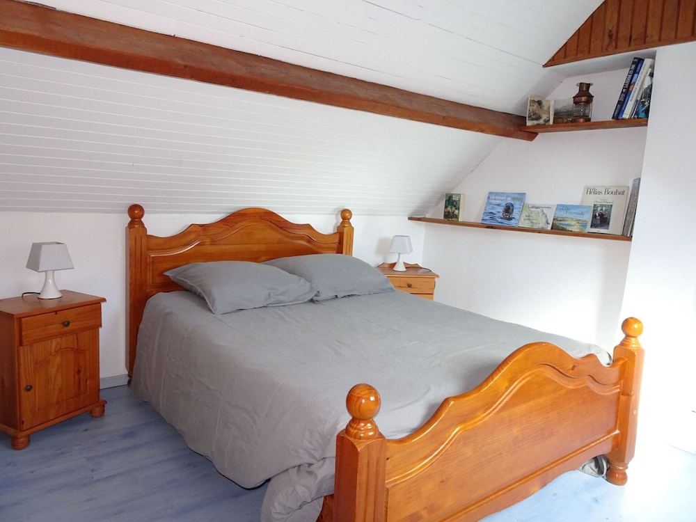 Holiday Home in Port Blanc by Sandy Beach