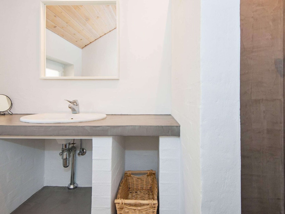 8 Person Holiday Home in Glesborg view 4