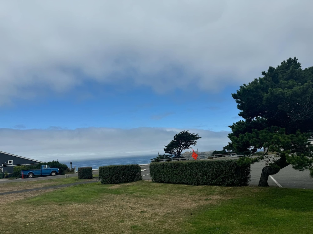 Sunset Oceanfront Lodging
