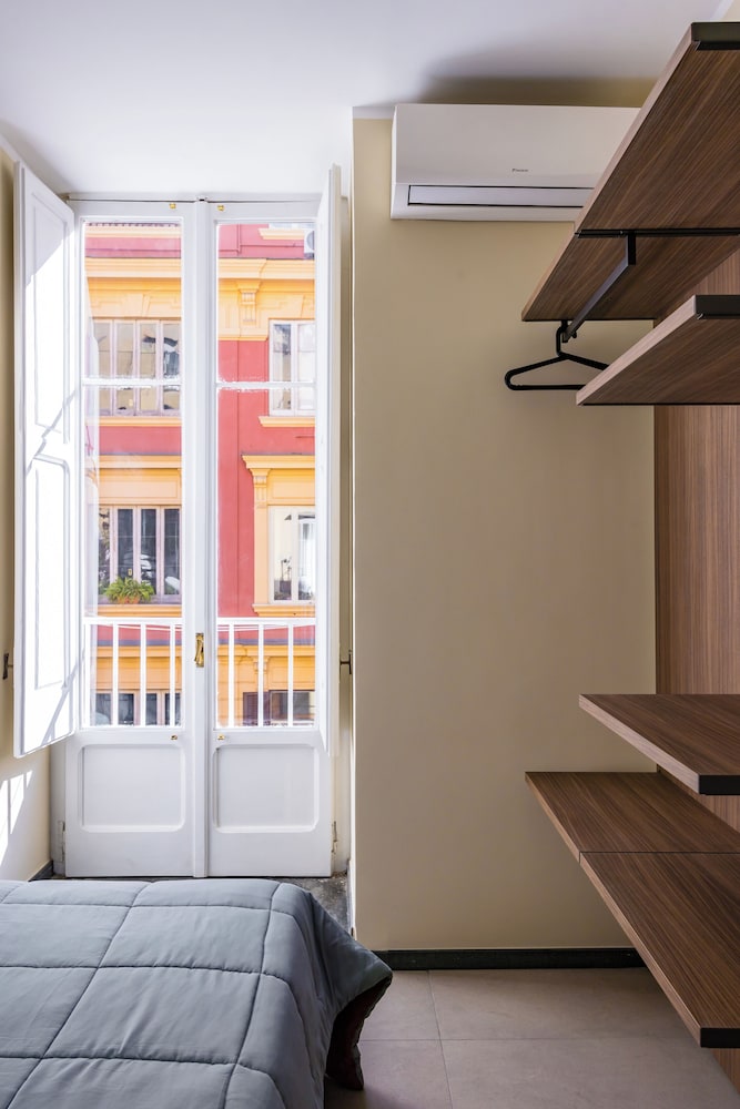 La Pinacoteca Aparthotel by NapoliApartments